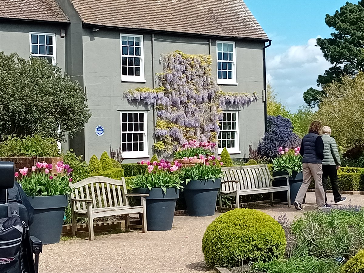 This summer is a great time to check out RHS Hyde Hall. Our jointly funded shuttle bus will run on weekends and some weekdays until the end of August.

Book your tickets online in advance and save. gardentickets.rhs.org.uk/rhshh/sessions…