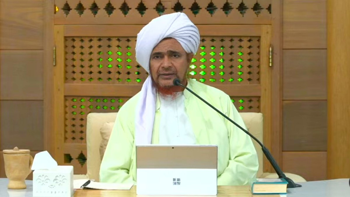 مباشر LIVE: شرح فصل في الحث على الصلاة: كَذلِكَ الأَركانُ يُعنى بِها الإِنسانُ * وَاحذَر مِنَ البُطلانِ بِفِعلٍ أَو هَذيانِ * وَزِد لَها إِحسانا وَاطلُب لَهُ بَيانا * مِن كُتُبِ الأَئِمَّة وَمِن خِيارِ الأُمَّة * وَاجلِس إِلَيهِم تَظفَر بِكُلِّ خَيرٍ أَوفَر
(شرح منظومة: هدِيَّة