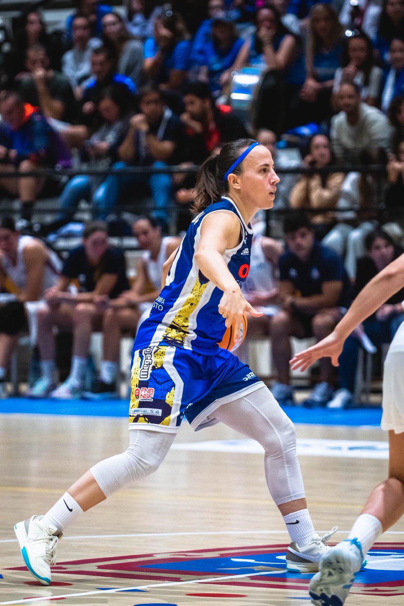 Un año más, un nuevo reto…

Después de vivir uno de los momentos más especiales del club con el ascenso y la experiencia en la LF Endesa, nos toca empezar de nuevo.

Ilusión,compromiso y ganas de seguir ayudando al club a dar pasos hacia delante.

Nos vemos en las pistas 💪🏻🏀.