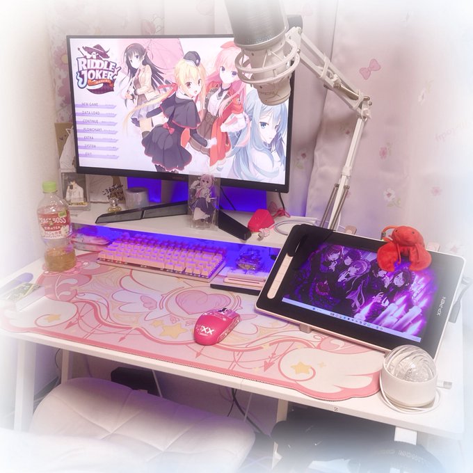 やっっっとデスク届いたから組み立てた!!
もうちょっとちゃんと片付けるけど! 