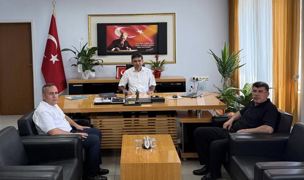 MemReyhanli's tweet photo. İl Müdürümüz Sayın Dr. Harun Tüysüz, İlçemize yeni atanan Kaymakam'ımız Sayın Muharrem Coşgun'u makamlarında İlçe Müdürümüz M.Ali Arslan’la beraber hayırlı olsun ziyaretinde bulundu.
Ziyaretlerinde ilçemizde yürütülen projeler ve eğitim yatırımları hakkında müzakerede bulunuldu. https://t.co/dULR58cjTH