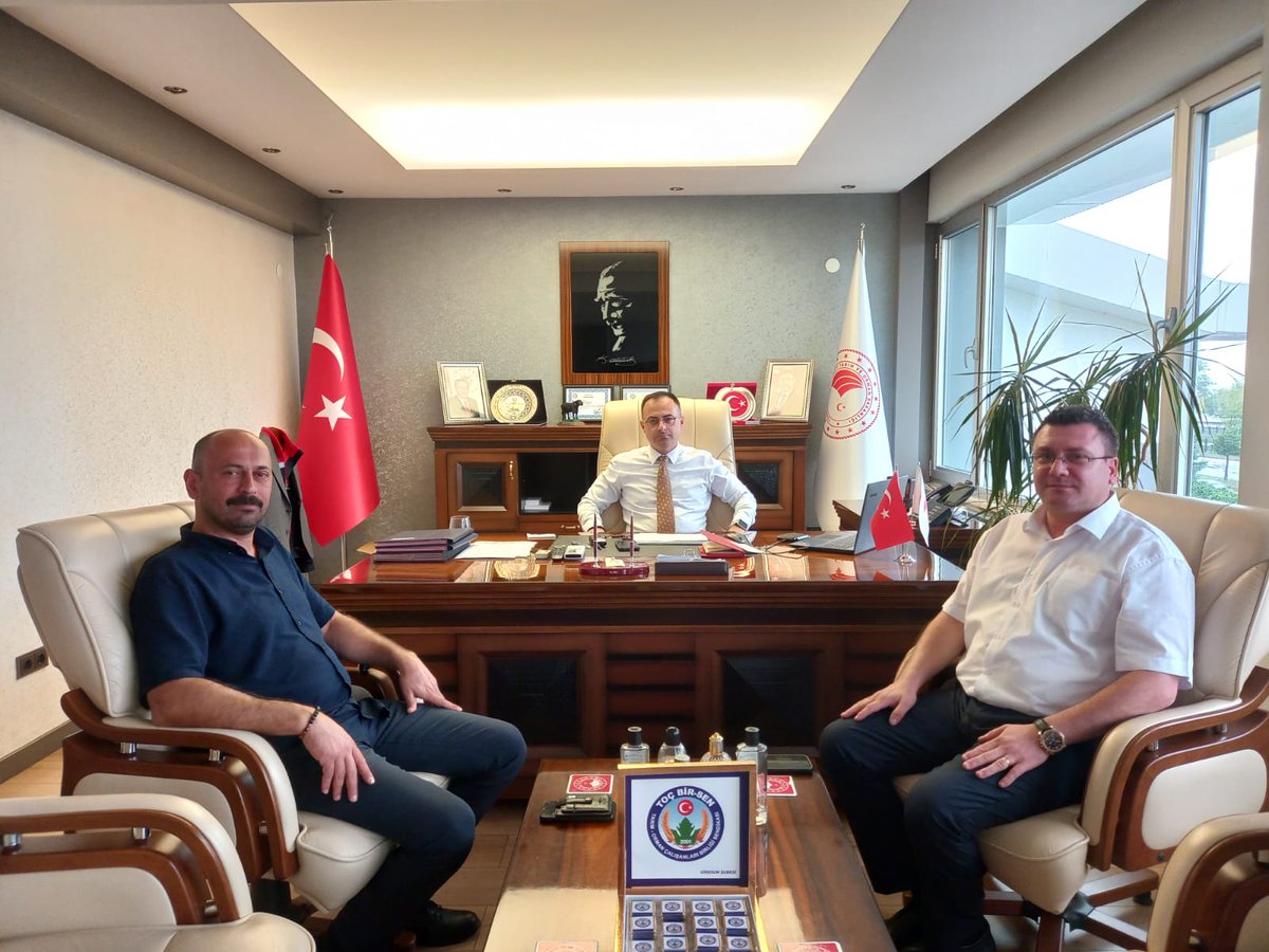 Ordu Ulubey İlçe Tarım ve Orman Müdürü Atakan Şen ve Karakoca Mahalle Muhtarı Muhammed Genç, İl Müdürümüz Mustafa Ensar YILMAZ’ı makamında ziyaret ederek hayırlı olsun temennisinde bulundular.