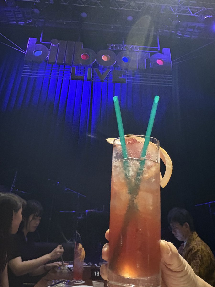 今宵はビルボードライブ東京でCharaを堪能ぉ〜♪
本日限定Charaカクテルのハーモニーでシットリシッポリしちゃいますたw
#Chara #BillboardLiveTokyo