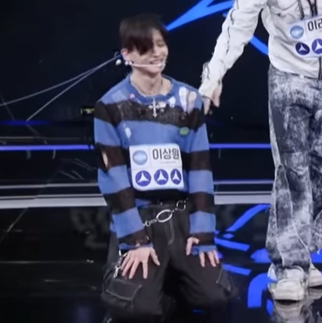 19wons's tweet photo. this show make sangwon kneeling TWICE i cant https://t.co/u7TJeesIdy