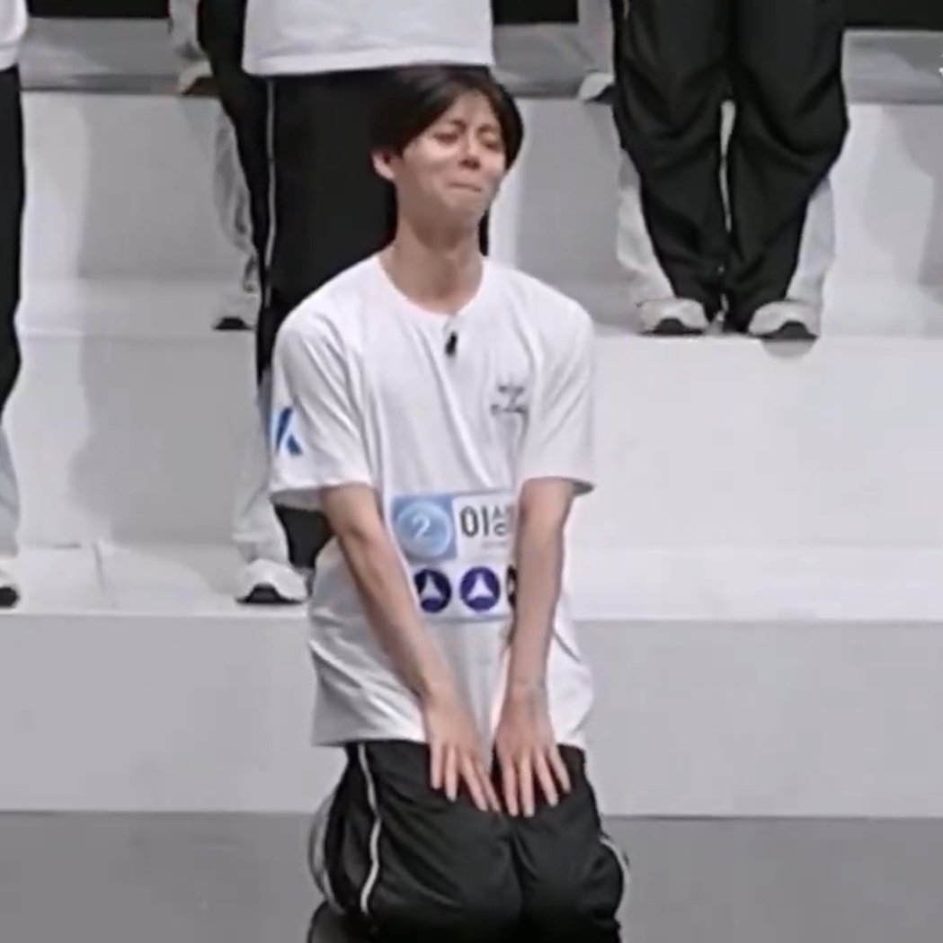 19wons's tweet photo. this show make sangwon kneeling TWICE i cant https://t.co/u7TJeesIdy