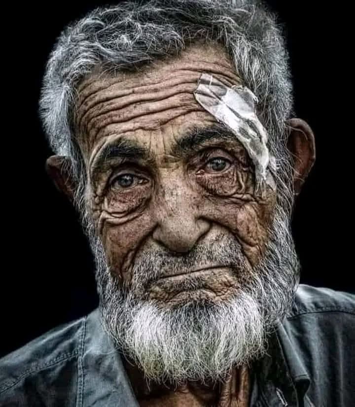 بس کہا جائے سہولت سے نہیں جی پایا 💔
میری نسلوں کو میرے دُکھ نہ بتائے جائیں...!

#محبت_مافیا
