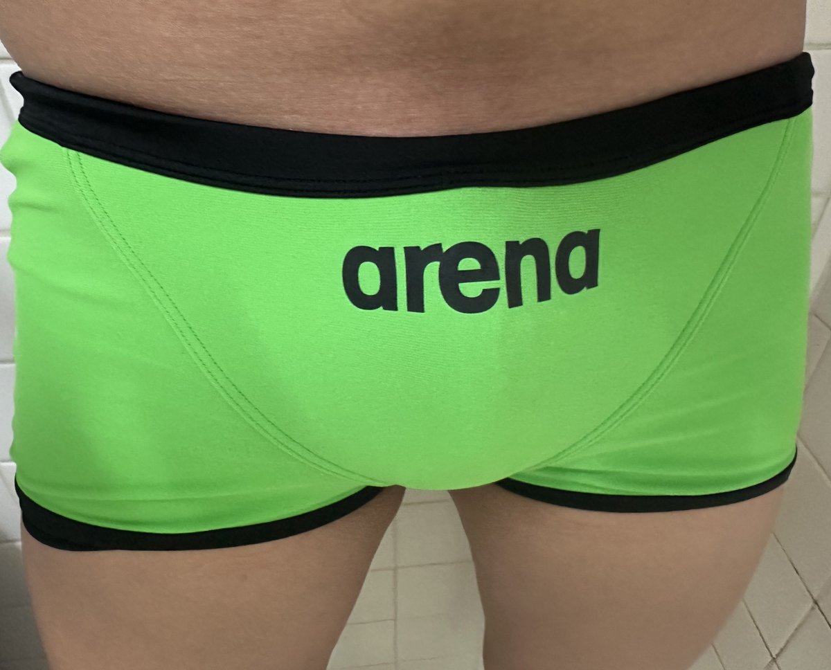 swimswimpub's tweet photo. เขียวสะท้อนแสง กางเกงว่ายน้ำจริงๆต้องยกให้arena https://t.co/RXRi9ai954