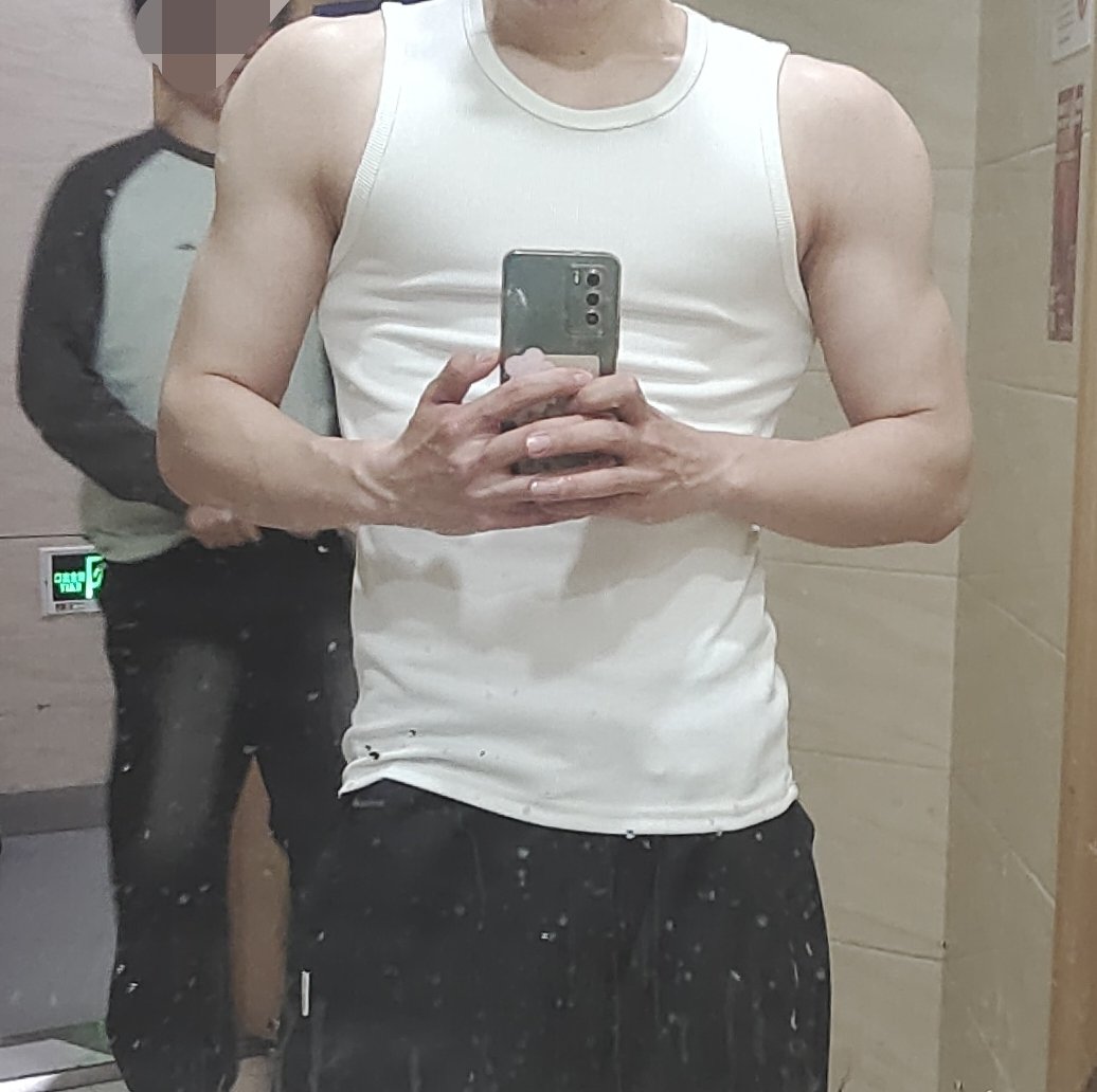 xbk520710's tweet photo. 很会炒菜🥵 https://t.co/uStw0aIu5i