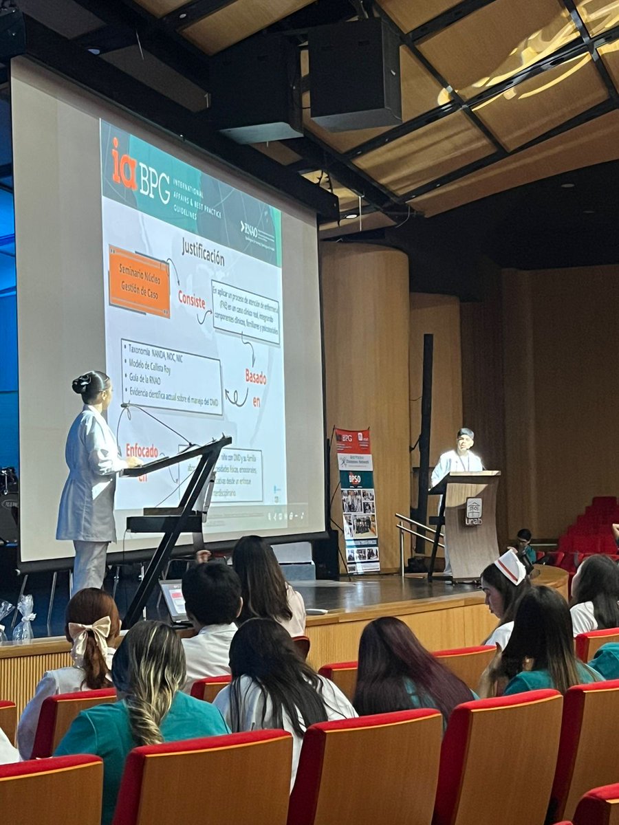 En la #CátedraFlorenceNightingale se premiaron las mejores participaciones en las modalidades póster, narrativa y ponencia oral. Se rindió un reconocimiento a 2 enfermeras docentes, destacando su entrega, esfuerzo, cariño y arduo trabajo en la formación académica y humana #BPSO