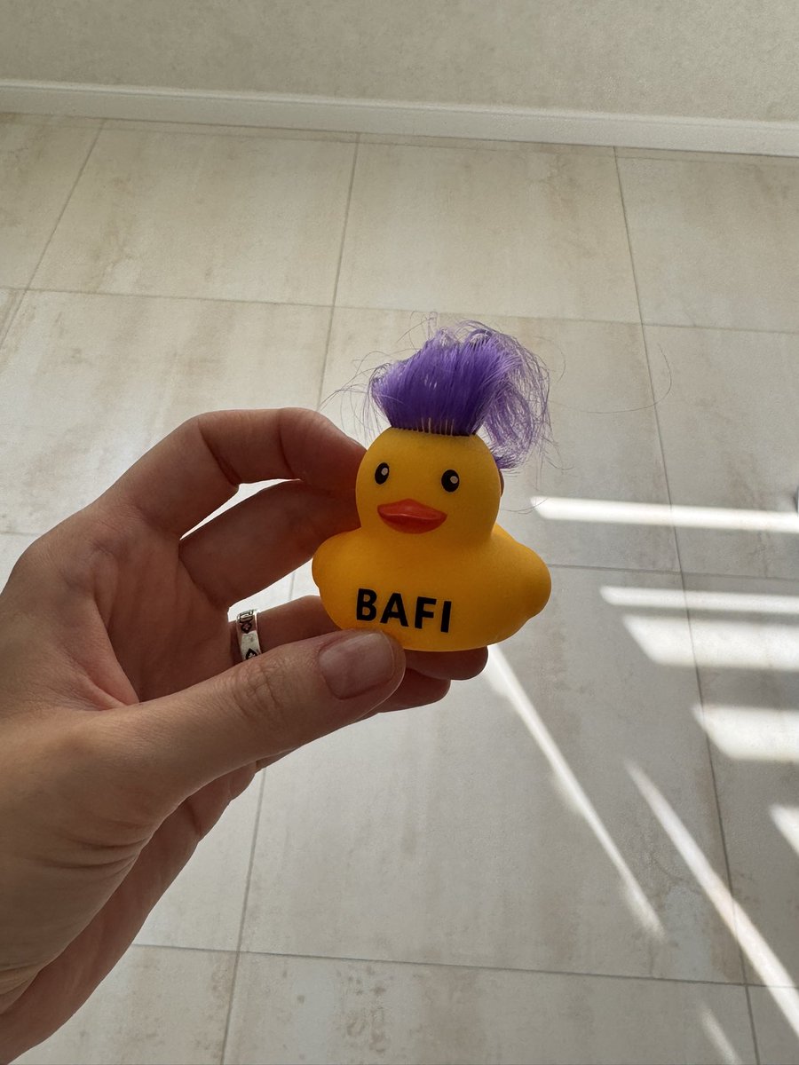 Смотрите какой шикарный уть живет у нас теперь)