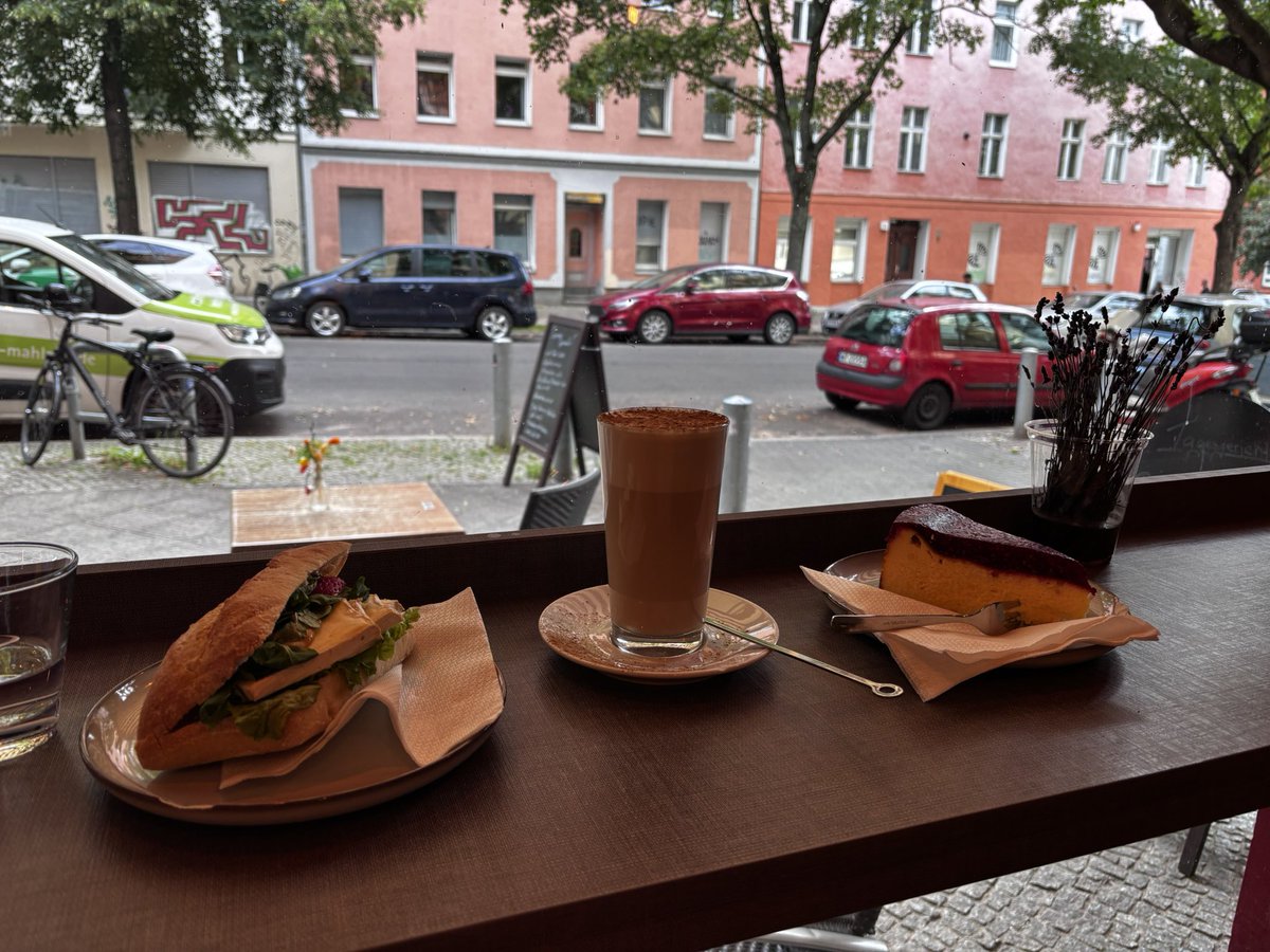 Berlinのチャイラテ、とても濃厚で大きくて安くて大好きです。