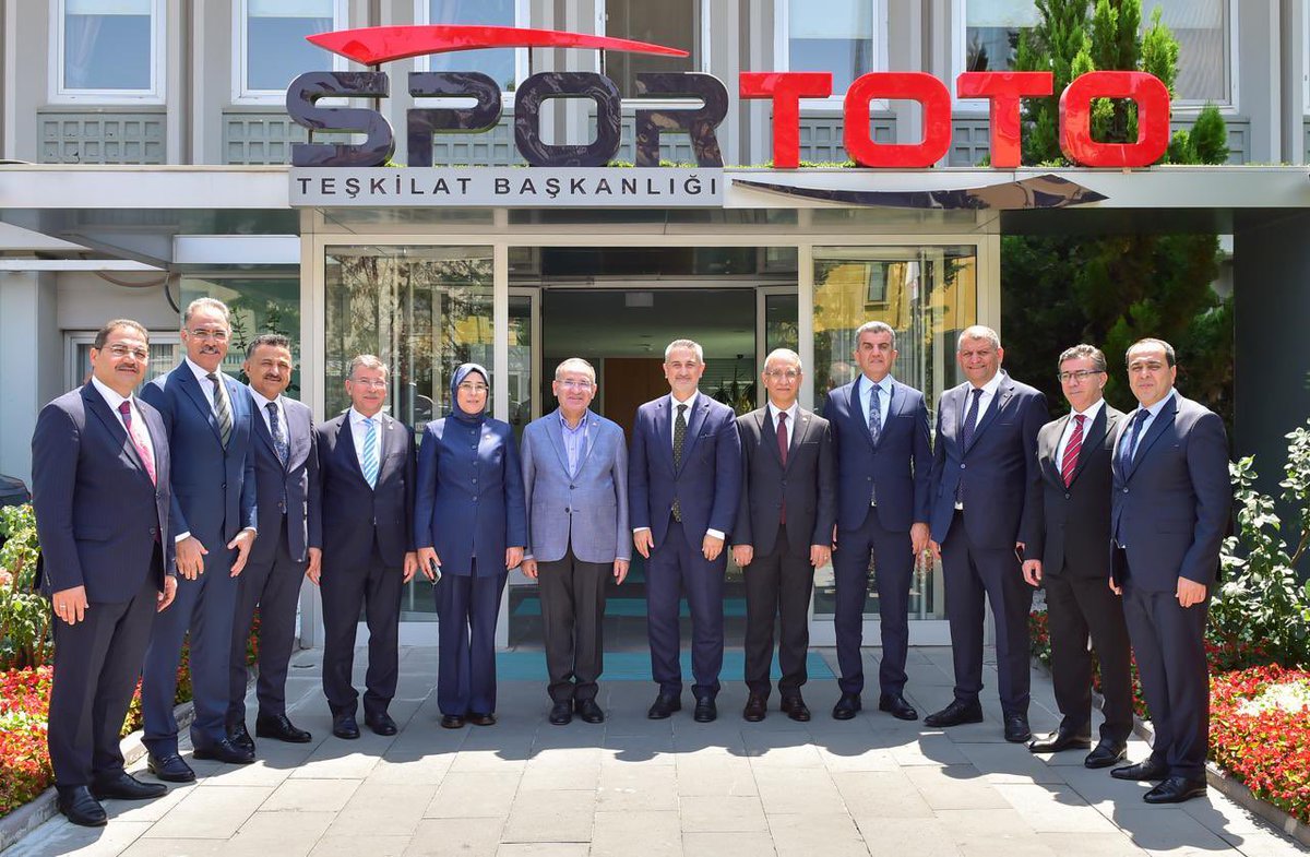 Şanlıurfamız #TürkiyeYüzyılı hedeflerine tek tek kavuşuyor.

Türkiye’nin en genç nüfusuna sahip şanlı şehrimizde gençlerimize yönelik yatırımlar hız kesmeden devam ediyor.

Gençlik ve Spor Bakanlığımız ile Spor Toto Teşkilat Başkanlığımız öncülüğünde; AK Parti İl Başkanımız