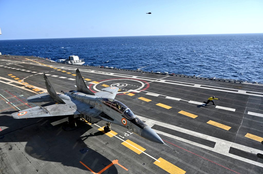 FlMichele69's tweet image. Naval fighters

#Mig29K 

📷 flight deck CV #INSVikramaditya R33

@indiannavy 🇮🇳