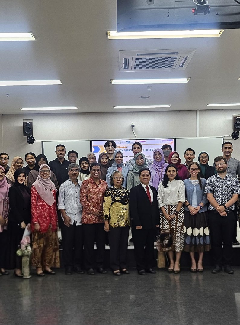 HOPE at UoM (@hope_uom) on Twitter photo Yesterday <a href="/lra_ansel/">Laura Anselmi</a> & Jon Gibson presented at a Health Financing and Mental Health Equity seminar in Indonesia.
Jon talked about "Mental health and lost productivity in Indonesia" and Laura spoke on "Equity and efficiency in health resource allocation and provider payment". Yesterday <a href="/lra_ansel/">Laura Anselmi</a> & Jon Gibson presented at a Health Financing and Mental Health Equity seminar in Indonesia.
Jon talked about "Mental health and lost productivity in Indonesia" and Laura spoke on "Equity and efficiency in health resource allocation and provider payment".