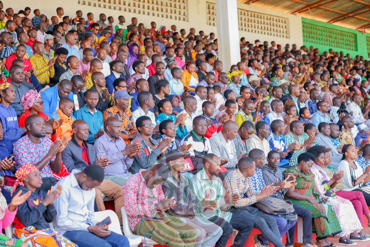 Burundi : Le Président de la République présente le nouveau Gouverneur de <a href="/Gitega/">Province Gitega</a> et appelle à une gouvernance exemplaire

 Le Président de la République du Burundi, <a href="/GeneralNeva/">SE Evariste Ndayishimiye</a>, a officiellement présenté jeudi 31 juillet 2025, le nouveau Gouverneur de la Province de <a href="/Gitega/">Province Gitega</a>,
