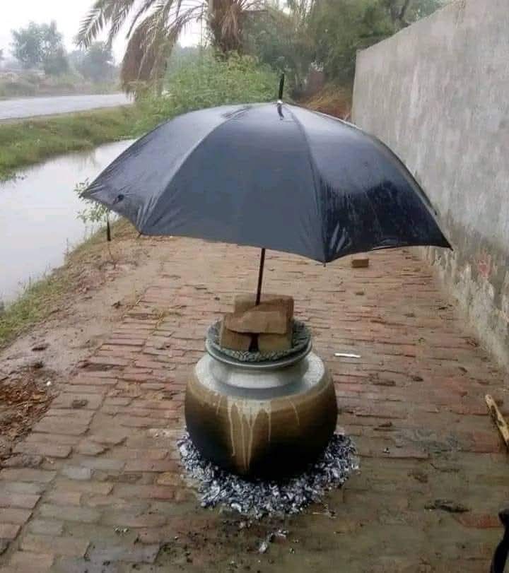 آج مزاجِ جاناں ہے یوں بے جا تپا ہوا
دوچار دیگیں ہیں دم پر لگی ہوئیں 
🤧🤧🥺