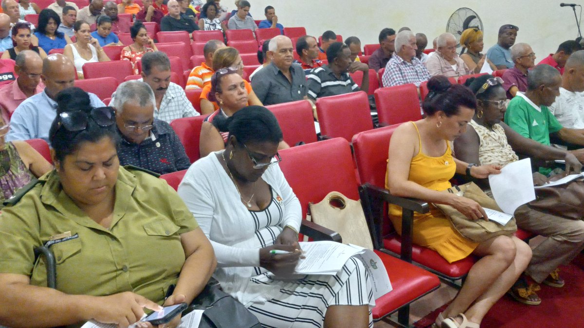 Desarrollamos la XXIV Sesión Ordinaria del XVIII Mandato de la Asamblea Municipal del #PoderPopular #LosPalacios.

La sesión se desarrolla con la presencia de Yohany Ramos Pérez, Primera Secretaria del Partido en el territorio y Marilyn Salgado Soto, Diputada a la <a href="/AsambleaCuba/">Asamblea Nacional Cuba</a>.