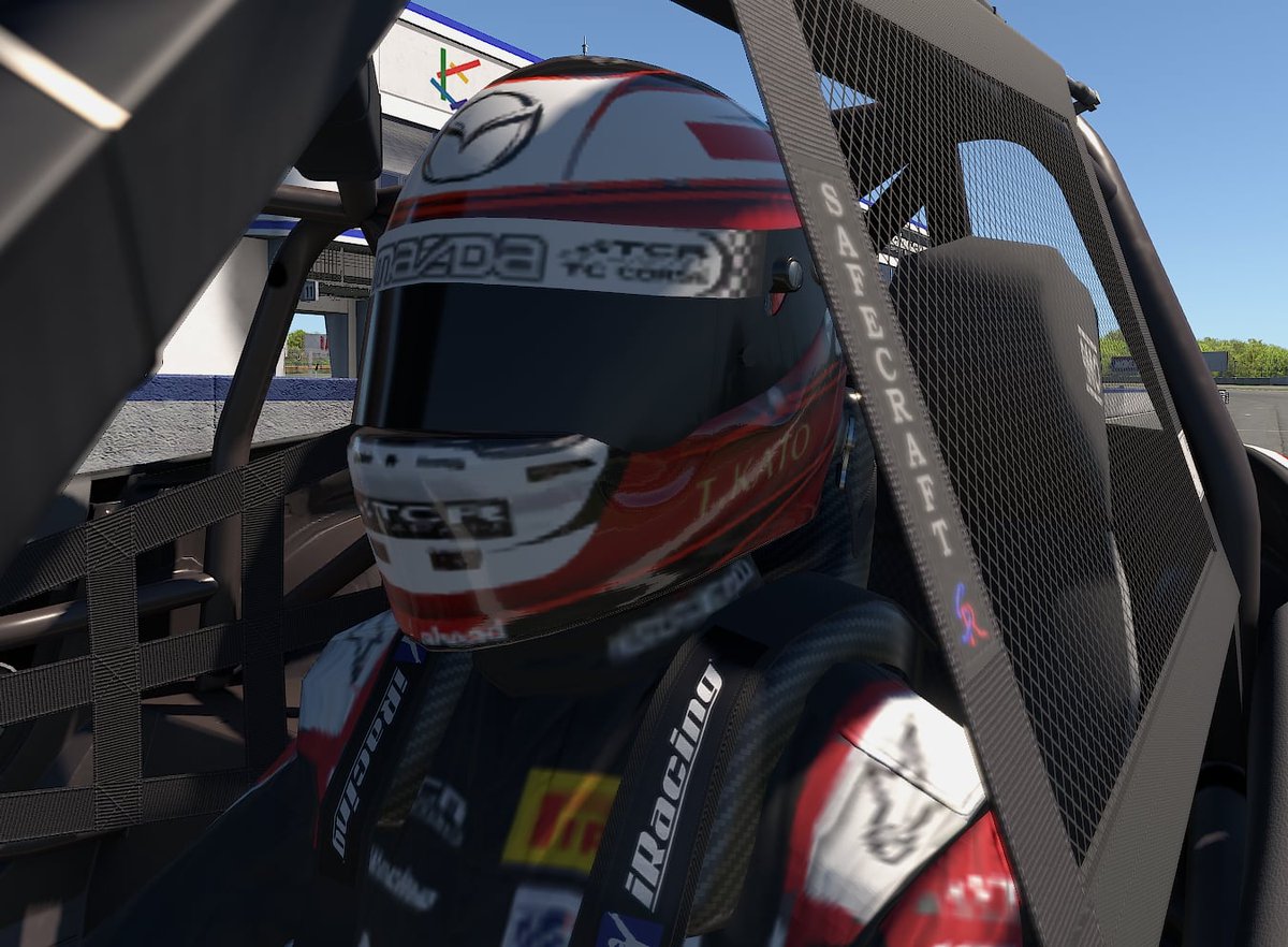 海外の友人がiRacing用のリアルヘルメットレプリカを作ってくれた。スティーロ風ダクトまで。
リアルと同じヘルメットで走りたい人、紹介しますよ!!作成料はかかると思うけど。