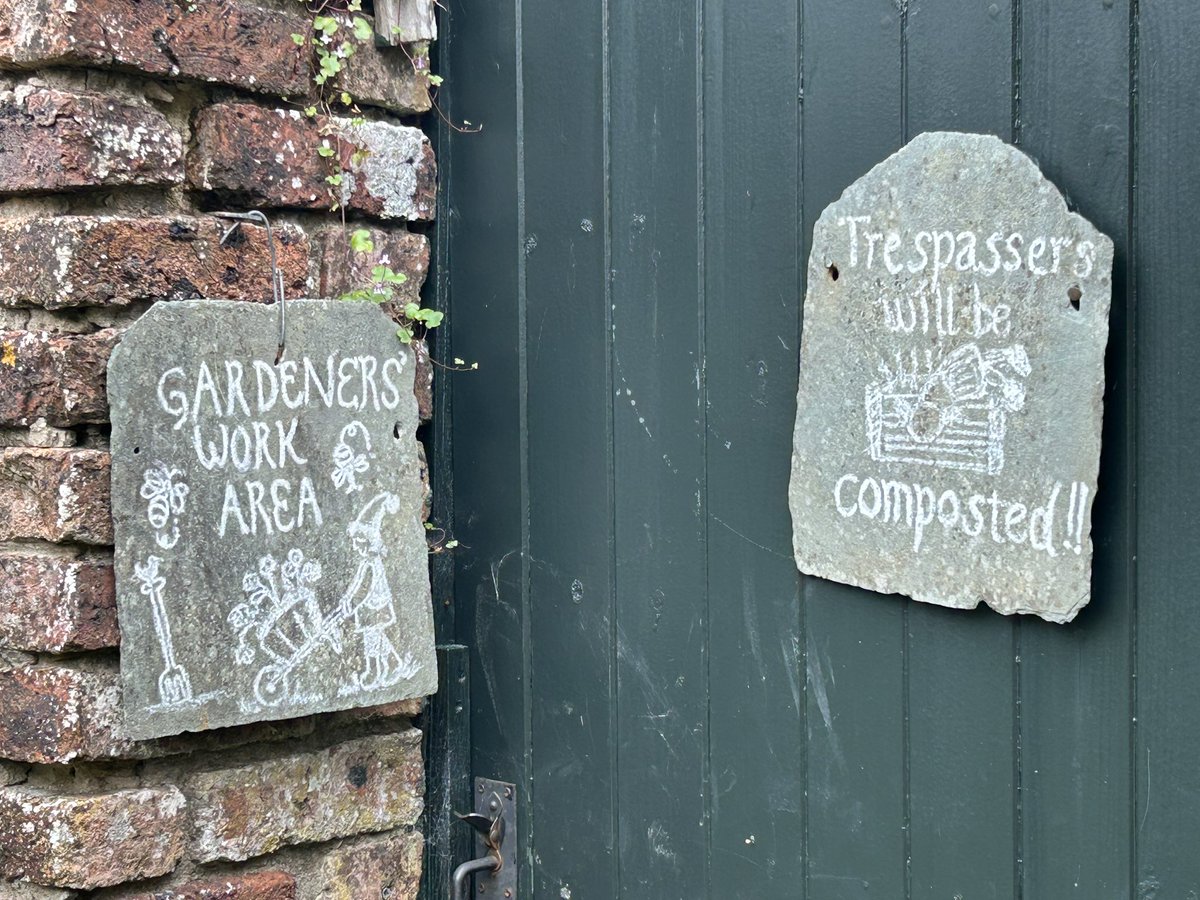 Don’t mess with the gardeners at Wordsworth House! 👨‍🌾