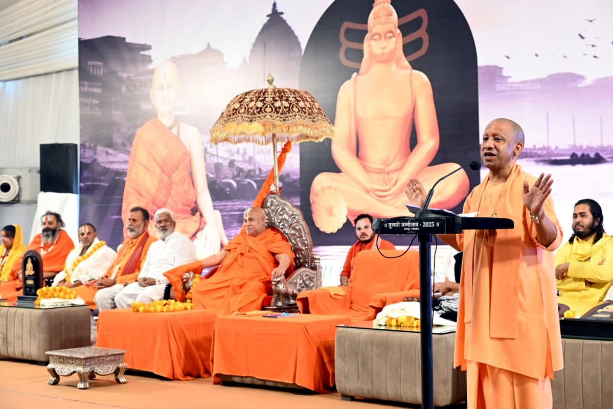 DM Chitrakoot (@chitrakootdm) on Twitter photo माo मुख्यमंत्री जी <a href="/myogiadityanath/">Yogi Adityanath</a> द्वारा जनपद #चित्रकूट में भ्रमण के दौरान गोस्वामी तुलसीदास जी की 528वीं जयंती के शुभ अवसर पर पूजा-अर्चना कर मानस मंदिर में हस्तलिखित श्रीरामचरितमानस के दर्शन किए गए तथा 'तुलसी साहित्य समागम' में सहभागिता की गई।
तत्पश्चात माननीय #मुख्यमंत्री जी माo मुख्यमंत्री जी <a href="/myogiadityanath/">Yogi Adityanath</a> द्वारा जनपद #चित्रकूट में भ्रमण के दौरान गोस्वामी तुलसीदास जी की 528वीं जयंती के शुभ अवसर पर पूजा-अर्चना कर मानस मंदिर में हस्तलिखित श्रीरामचरितमानस के दर्शन किए गए तथा 'तुलसी साहित्य समागम' में सहभागिता की गई।
तत्पश्चात माननीय #मुख्यमंत्री जी