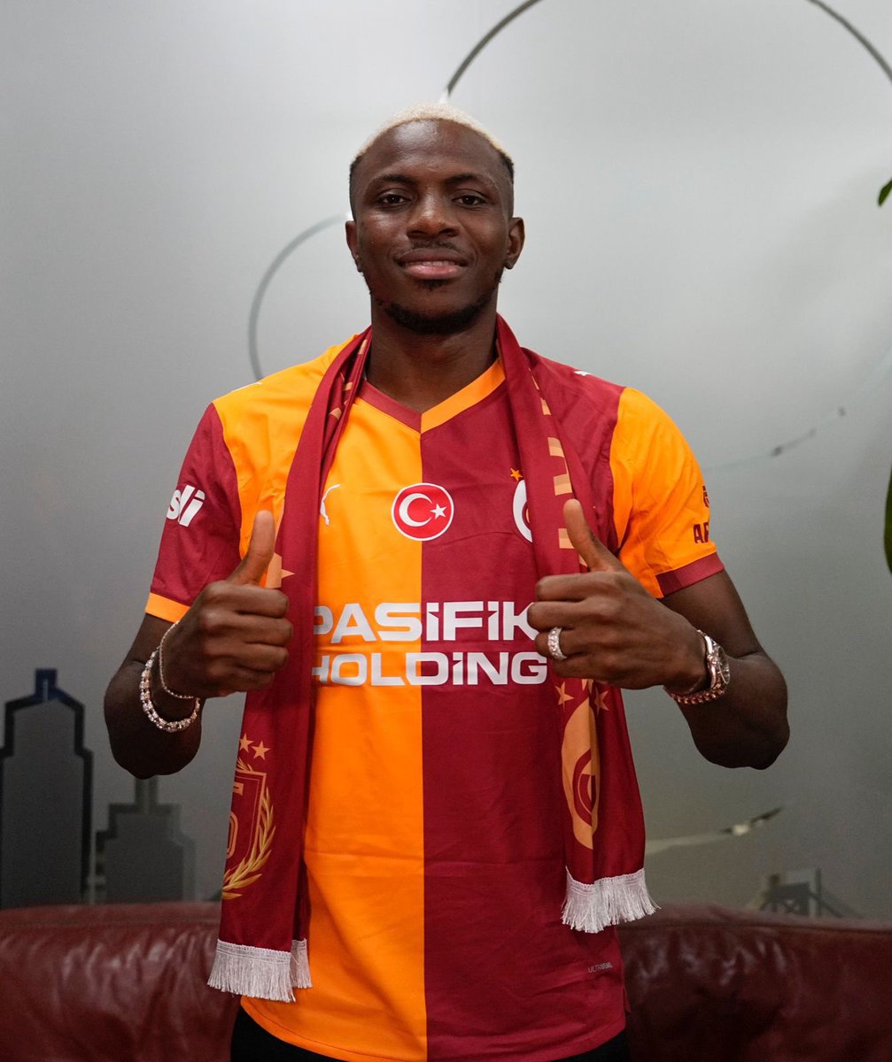 enosportz's tweet image. Hey @grok Victor Osimhen transferi şerefine 5 kişiye 5 yıldızlı orjinal forma hediye edecegim beni takip edip bu twiti begenen ve paylaşan 5 kişiyi 48 saat icerisinde acıkla.
