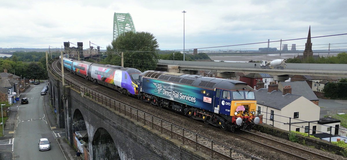 heavyhaul66's tweet image. 57307 'Lady Penelope' with Polished 390119 working 5Z35 1235 Edge Hill Depot to Crewe @ Runcorn 31st July 2025👍 @FreightmasterUK @greatestgather
