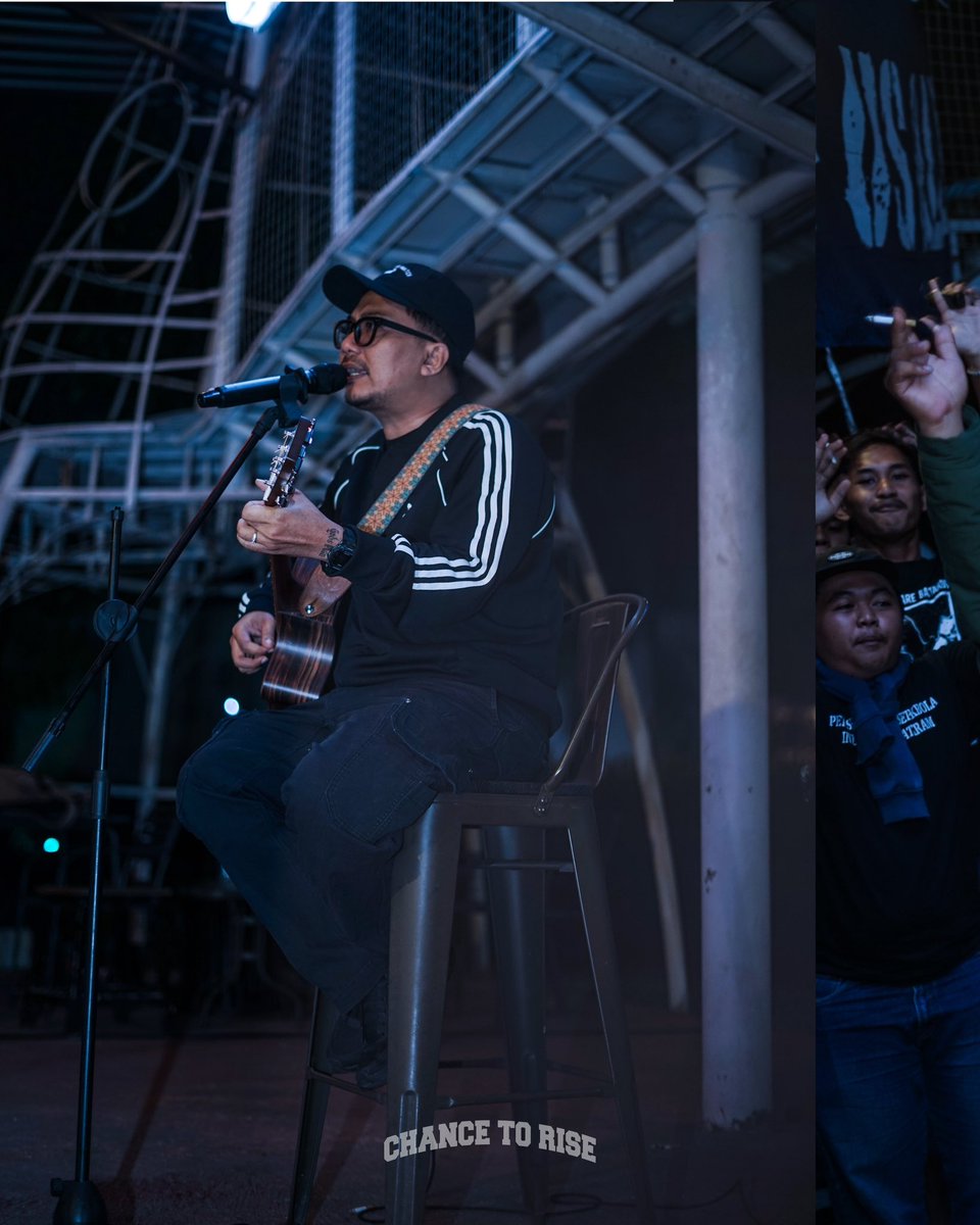 chancetoriseyk's tweet photo. @chancetoriseyk x @BAWAHSKOR 

Ditutup dengan penampilan luar biasa dari @andrypriyanta dan The Glad yang membuat hingar bingar setelah acara diskusi💥

#chancetorise #bawahskor #kelasturunminum https://t.co/ldirPC8IiF