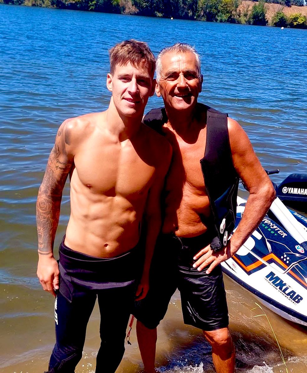 Terre d'Argence rime avec vacances ! 🌞
✅ Fabio Quartararo, champion du monde de moto GP aperçu à #Bellegarde en Terre d'Argence !👌