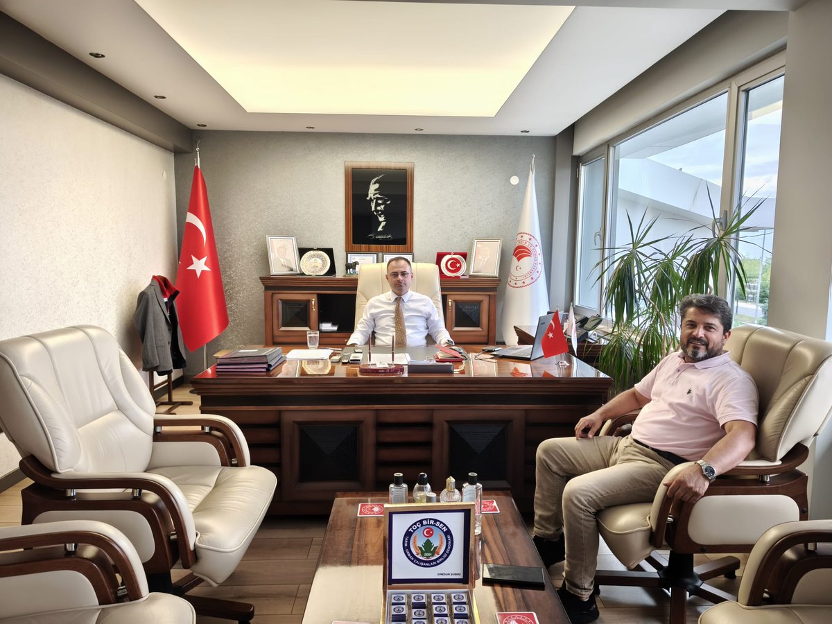 Ziraat Mühendisleri Odası Giresun İl Temsilcisi Rifkı Karabulut İl Müdürümüz Mustafa Ensar YILMAZ’ı makamında ziyaret ederek hayırlı olsun temennisinde bulundular.