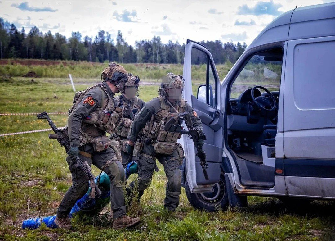 Senezh Operators 🇷🇺Spetsnaz rusos durante un ejercicio en el Centro de Entrenamiento ...