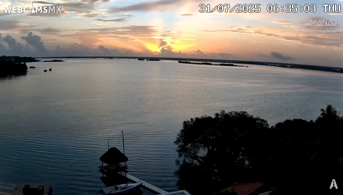 Los colores del último amanecer de julio desde #Bacalar #QuintanaRoo.

Vista Panorámica de la Laguna de Bacalar en #QuintanaRoo desde Amainah Bacalar Hotel Adults Only
Para ver en vivo:
youtube.com/watch?v=7w4klr…