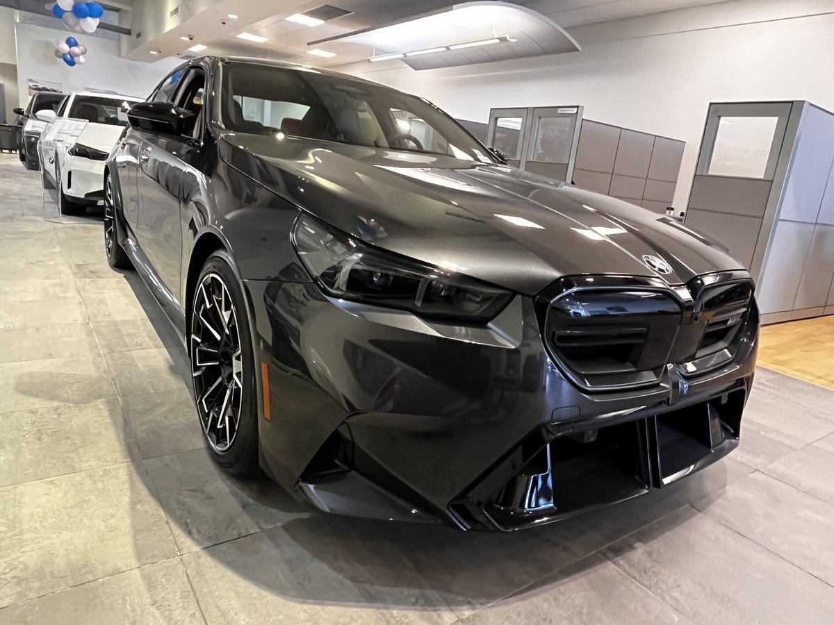 BMWMamaroneck's tweet image. Unleash ultimate performance with the #BMWM5—a super sedan engineered for those who demand exhilaration in every drive. With over 600 horsepower, precision-tuned M xDrive, and track-bred handling, the M5 combines raw power with executive-level refinement. bit.ly/3GjPrpH