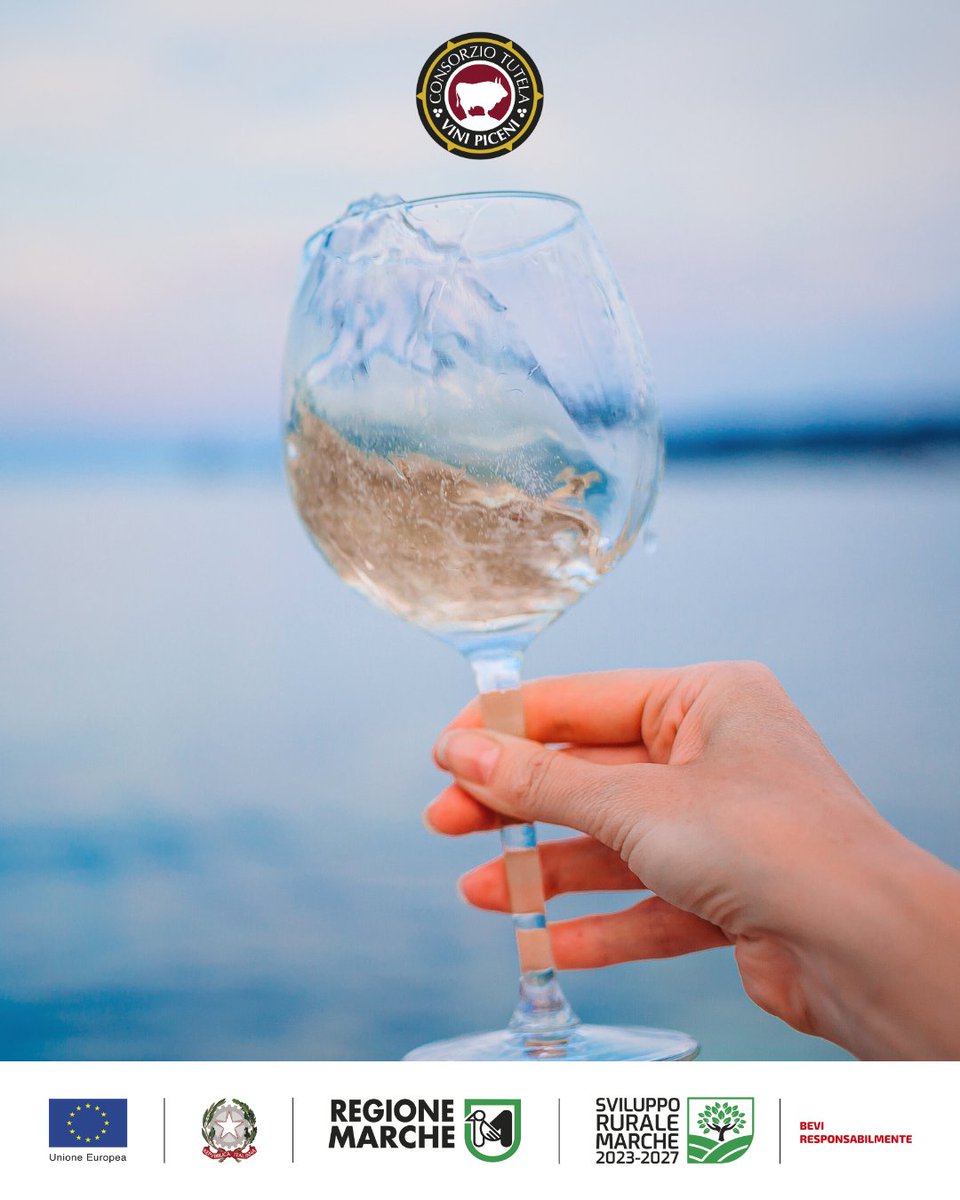 Terre di Offida DOC è una denominazione preziosa e spesso poco conosciuta, dedicata alla Passerina nelle sue espressioni più sorprendenti: spumante, passito e vinsanto. La DOC nasce per celebrare la versatilità del vitigno e la capacità dei produttori piceni di creare vini unici.