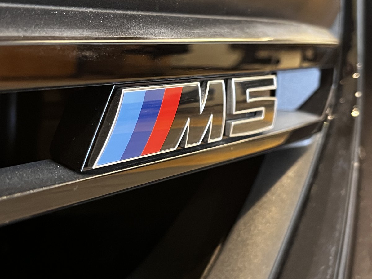 BMWMamaroneck's tweet image. Unleash ultimate performance with the #BMWM5—a super sedan engineered for those who demand exhilaration in every drive. With over 600 horsepower, precision-tuned M xDrive, and track-bred handling, the M5 combines raw power with executive-level refinement. bit.ly/3GjPrpH