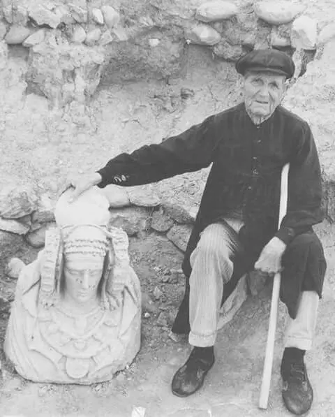 SdStendhal's tweet photo. 📍, ⛏️.

Tal día como hoy, un 4 de agosto de 1897, fue descubierta la Dama de Elche, una de las obras más emblemáticas del arte ibérico. El hallazgo lo realizó el joven Manuel Campello en el yacimiento de La Alcudia, cerca de Elche.

#ElsíndromedeStendhal #AprendeconStendhal #SienteconStendhal #ViajaconStendhal