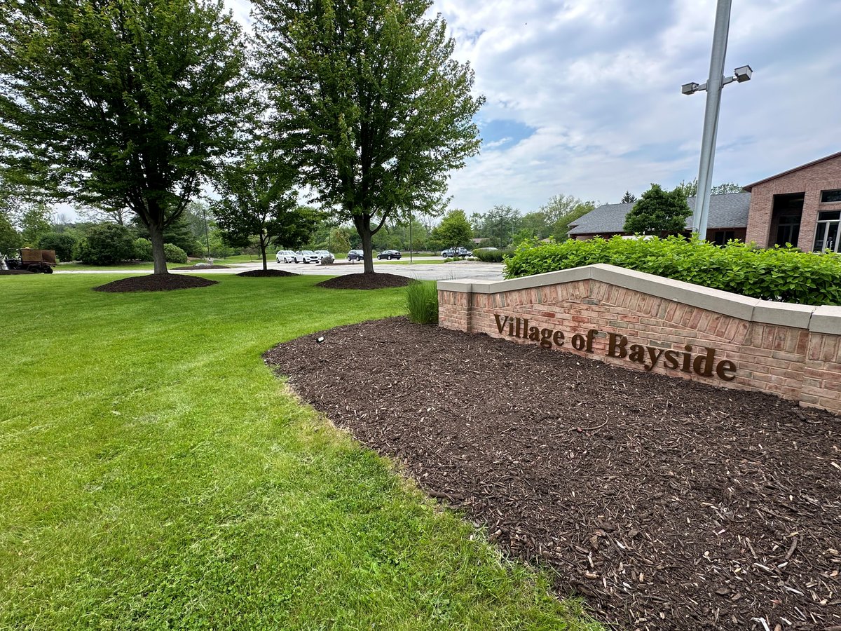 Have you ordered mulch for your summer project yet? Do it while you can because Bayside's mulch pile is running low! Order mulch through Access Bayside today and have it delivered right to your home. seeclickfix.com/web_portal/7vA…

The mulch you see in this picture is what you receive!