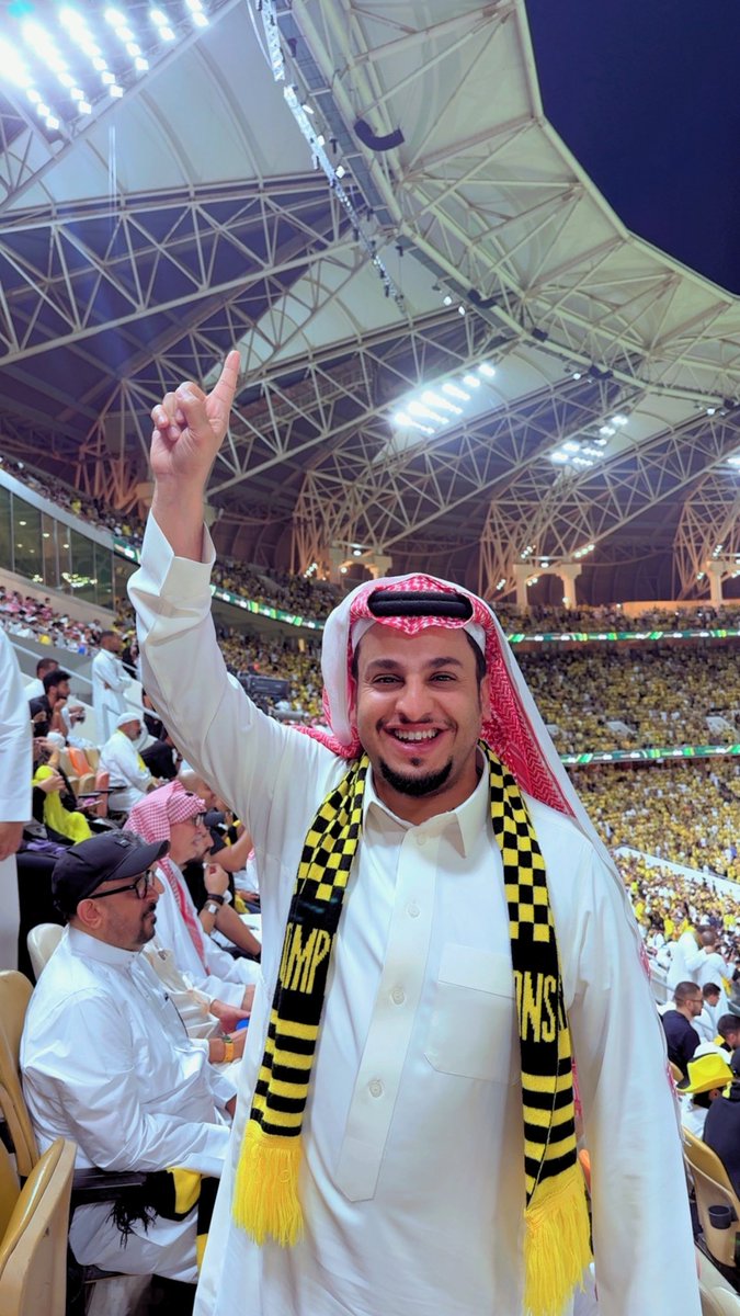 شكرًا لرجالات الاتحاد، الذين تعاهدوا ووقفوا خلف ناديهم بدعم مادي ومعنوي سخي وكبير خلال المرحلة الماضية بهدف دعم الإستقرار من خلال قائمة المرشح الكابتن فهد سندي الذي أتمنى له كل التوفيق في قيادة نادينا إلى منصات التتويج، والشكر الأكبر لجمهور الاتحاد ( صناع القرار ) الذين قالوا