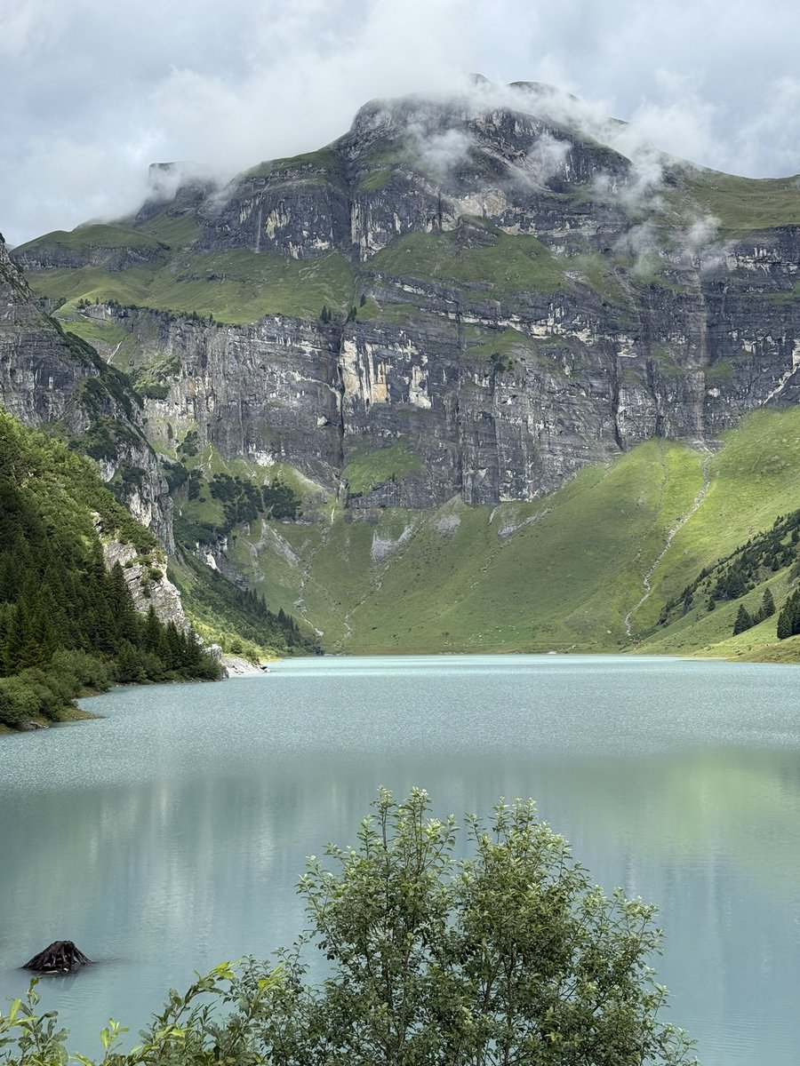 #Graubünden Lag da Pigniu in der Surselva