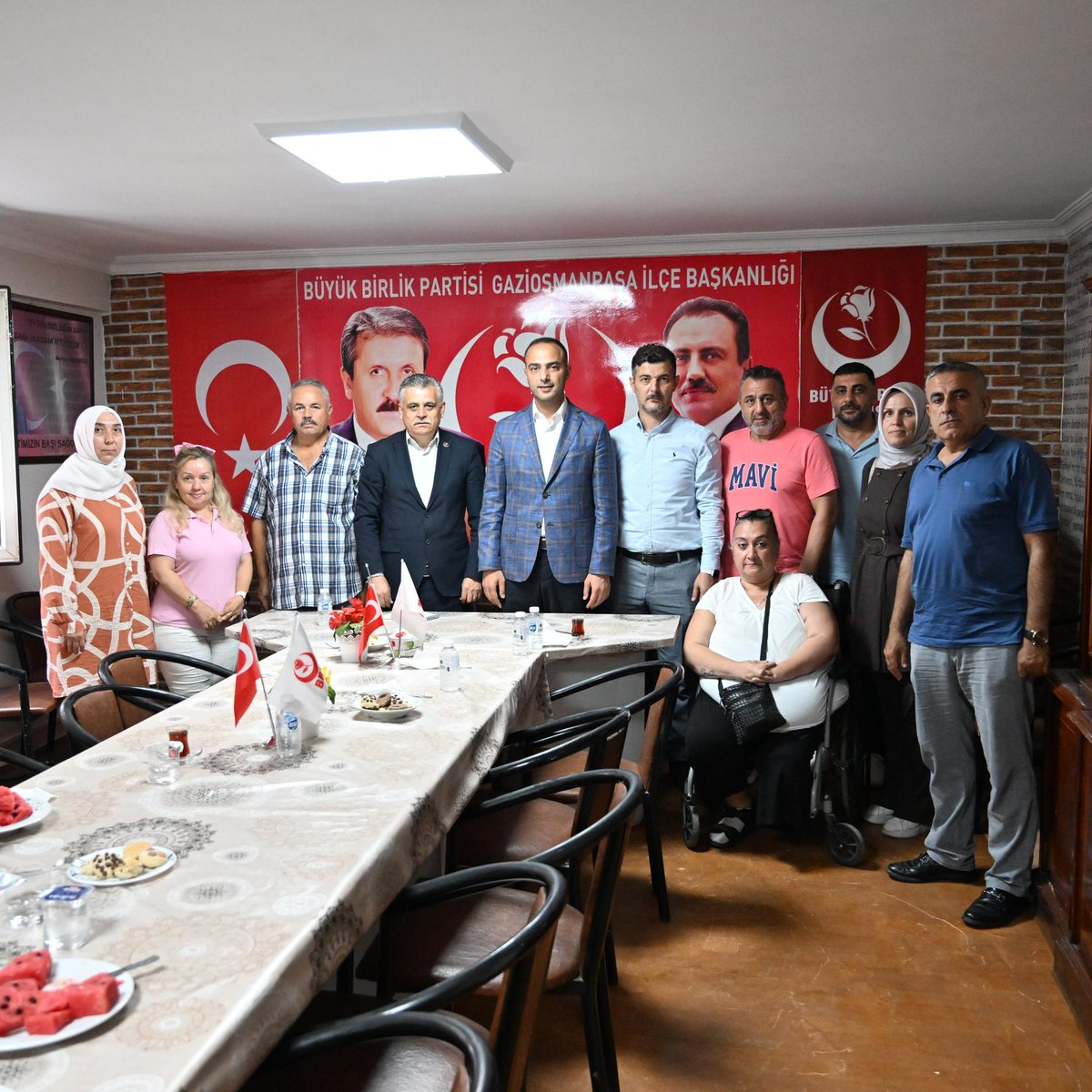 Büyük Birlik Partisi Gaziosmanpaşa İlçe Başkanı Sn. Fedai Karakol'u ziyaret ettik. Nazik misafirperverliklerinden dolayı teşekkürlerimi sunuyorum.