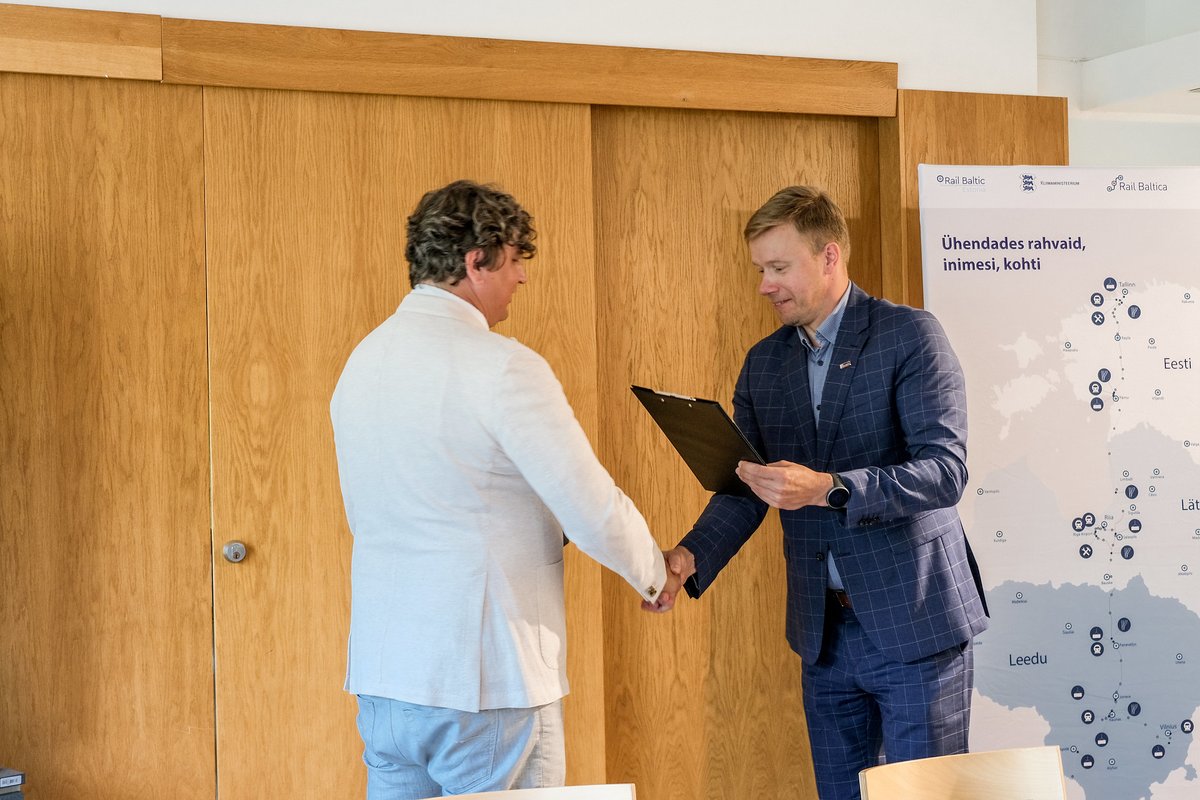 🚧 The Rail Baltica project has reached a new and significant milestone: a construction contract was signed for one of Estonia’s most technically complex infrastructure sites – the Soodevahe traffic junction.

🔗 Read More: railbaltica.org/rail-baltic-es…

#RailBaltica #CEFTransport