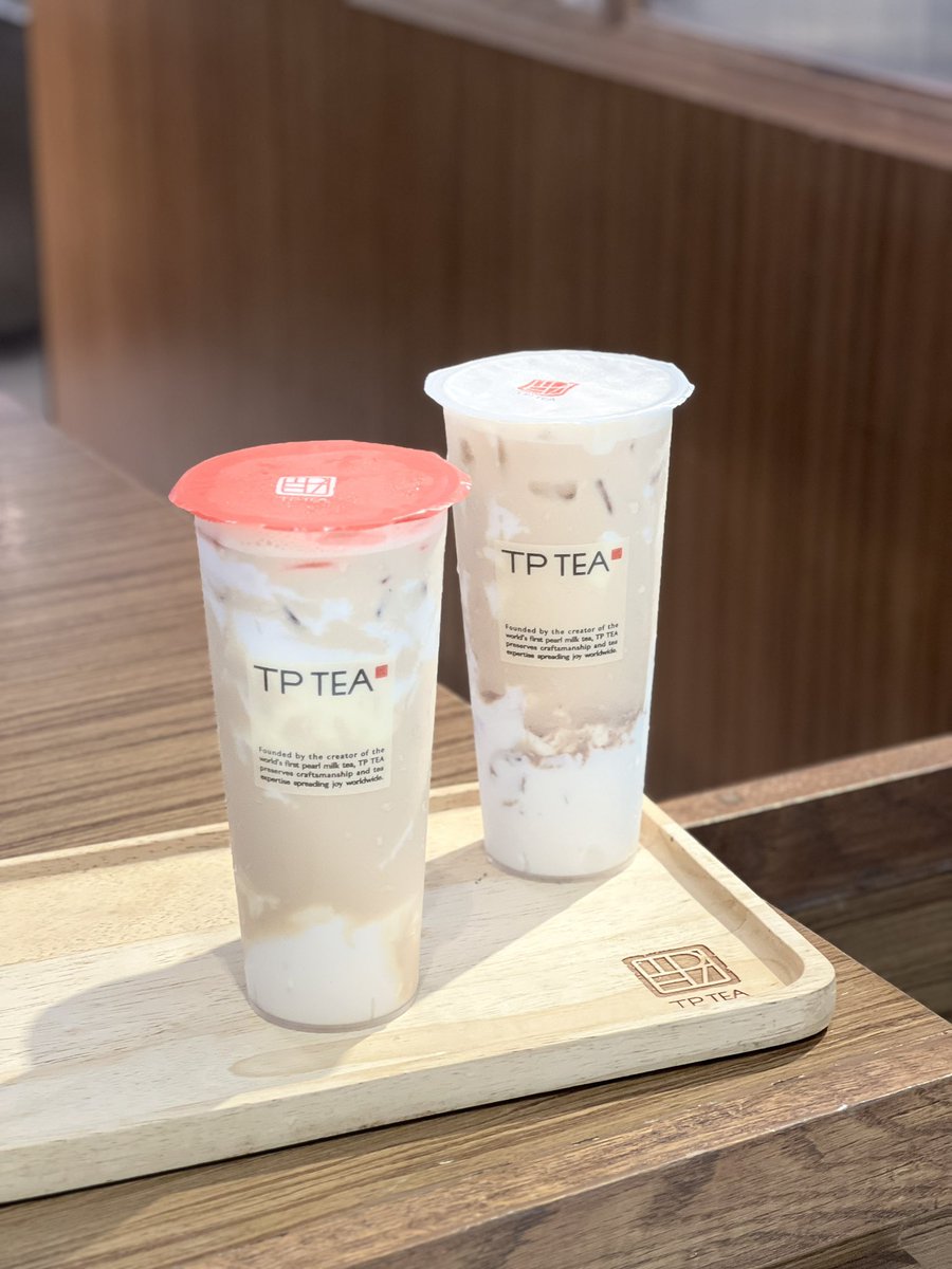 ช่วงนี้ทางไหนก็มีแต่ชานมโมจิ ก็ต้องลองให้ครบป่ะ แอบเห็นว่าของ TP Tea เค้าก็มีนะ ชานมไต้หวันใส่โมจิคือว่าเด็ดแล้ว มีแบบที่ใส่ถั่วแดงเพิ่มด้วยนะ แต่เด็กอ้วนแบบเราเลิฟตัวที่เพิ่มคิทแคทออนท็อปสุด ฟินแบบดับเบิ้ล หวาน 10% ดูดขึ้นมาพร้อมโมจิแบบนู่มมม รับรองว่านัว🧋#TPTea #TPTeaThailand