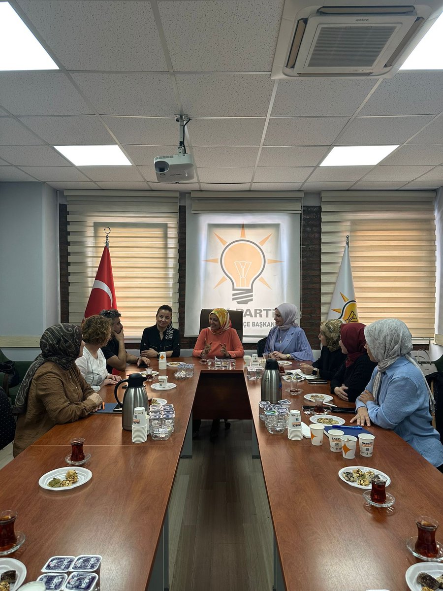 AKIstanbulSPB's tweet photo. Başakşehir İlçe Başkanlığımızda Sosyal Politikalar Birimi Aile ve Çocuk Komisyon Başkanımız Suzan Özçelik ve Bölge Koordinatörümüzün Katılımıyla 3. Bölge Aile ve Çocuk Komisyonu İlçe Başkanları Toplantımızı Gerçekleştirdik. Toplantımızın hayırlara vesile olmasını diliyoruz. https://t.co/drTuQrBXsQ