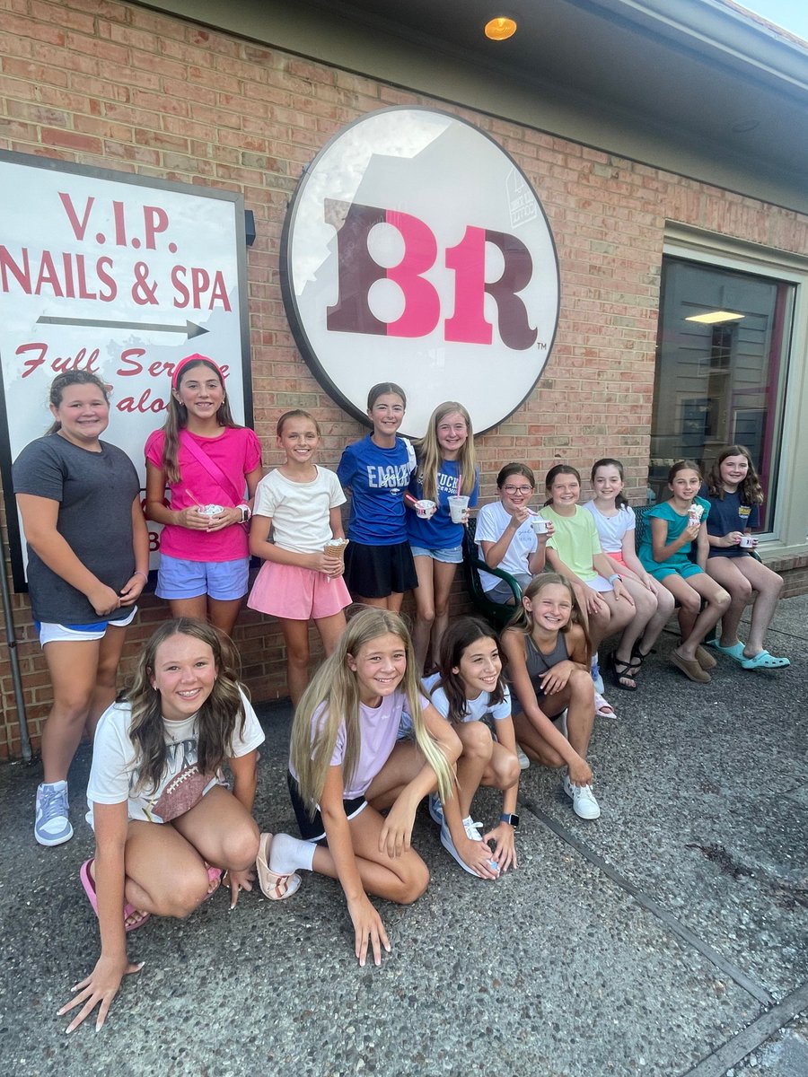 ☀️Soaking up the final days of summer! 🍦Our 6th grade girls had a blast scooping up sweet treats and making new friends! #WeAreLCA