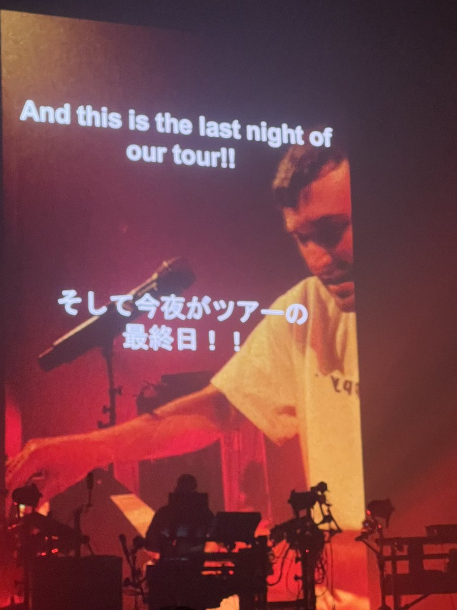 hirocx's tweet photo. Fred Again 素晴らしかった。100分。
こんなに汗かいたライブは久しぶり。
born slippy Tシャツ着てた。
サポートのトニーはガンバ大阪ユニ。 https://t.co/6odZi5JODn