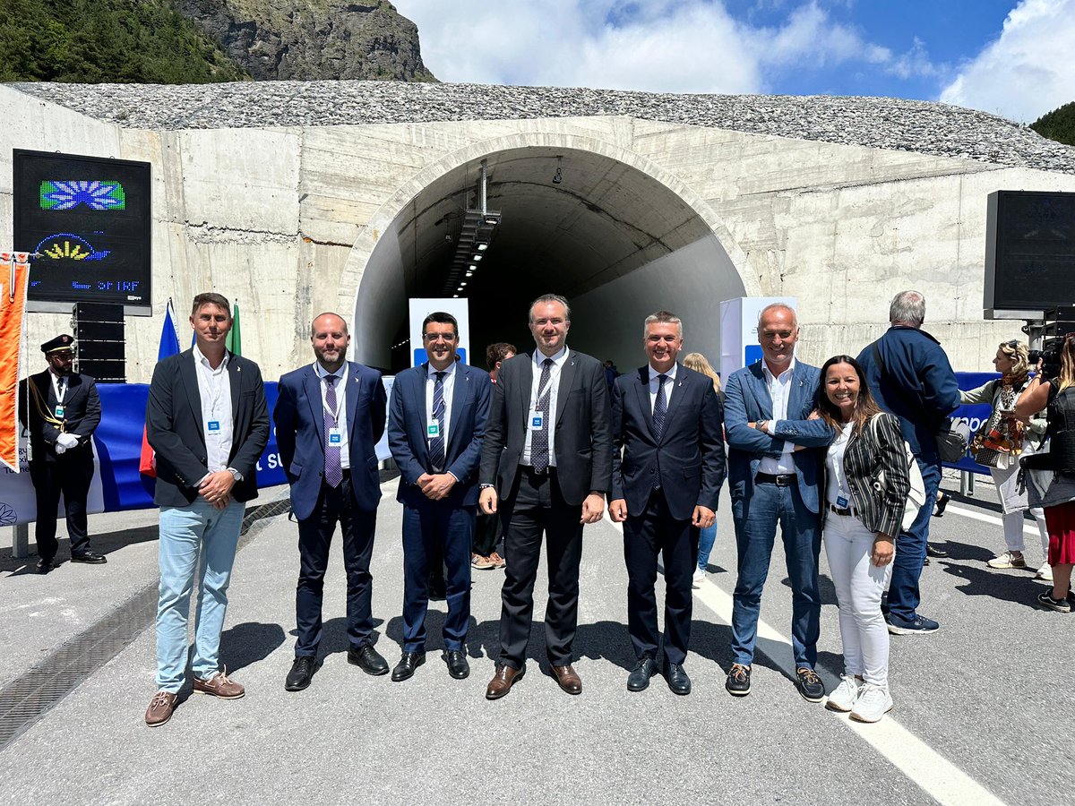 Lunedi’ un momento storico per il Piemonte e per tutti il Paese: inaugurata alla presenza del Ministro Salvini la seconda canna del traforo stradale del Frejus!
Un’infrastruttura attesa da anni, che migliorerà la sicurezza, i collegamenti e la competitività del nostro territorio