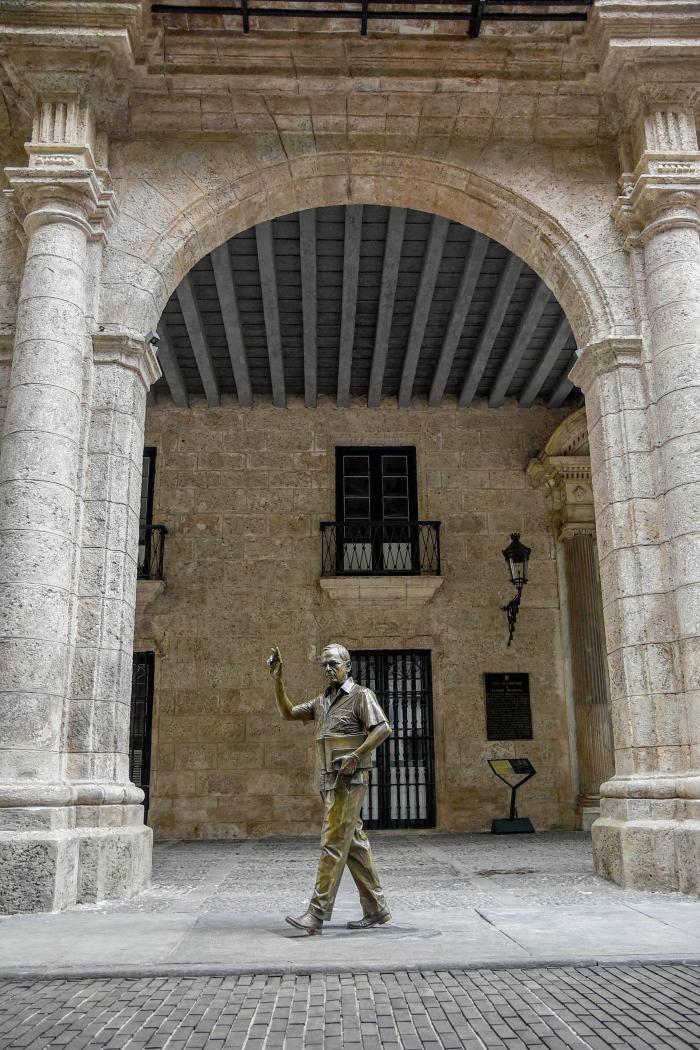 🇨🇺🙌 La historia nuestra, la obra social en la conservación del patrimonio, la comprensión de patria como algo muy íntimo, fueron preocupaciones esenciales de Eusebio Leal; a sus ideas volvemos, a cinco años de su partida física.

🔗 acortar.link/Hz1uuh