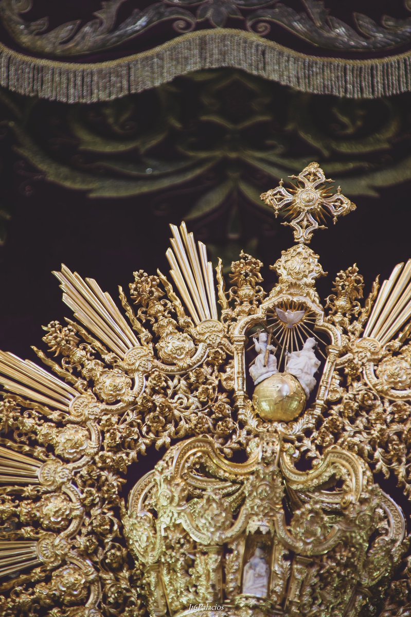 Esposa, Madre e Hija.

Trinidad Coronada