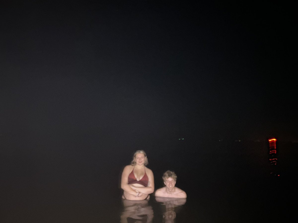 moved from ct yesterday (after 17 years) and am currently on day 2 of the 16 hour drive, i miss my friends :(((