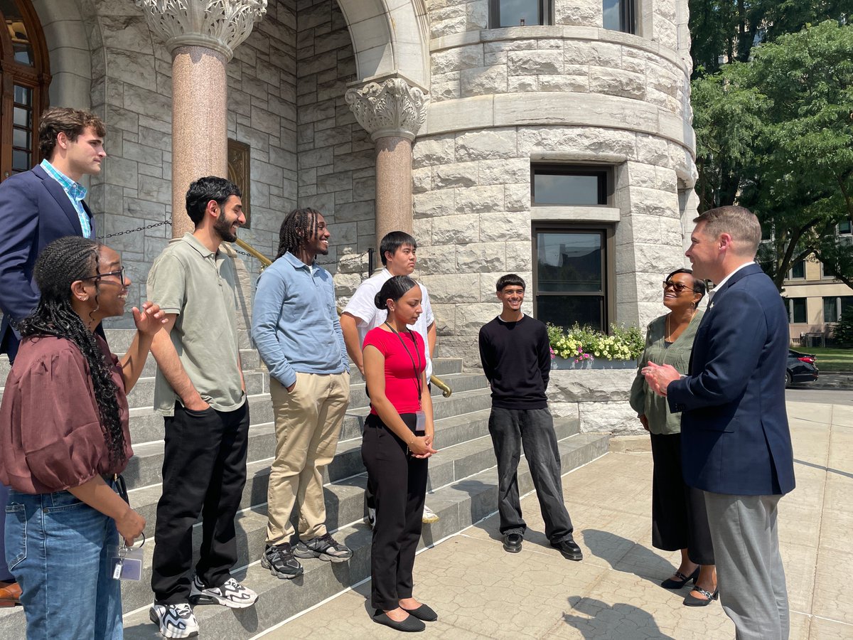 Happy National Internship Day! Mayor Walsh and Deputy Mayor Owens had the opportunity to meet with some of our talented City of Syracuse summer interns. Thank you to all of our interns for choosing to spend your summer serving Syracuse. We’re grateful to have you on our team!