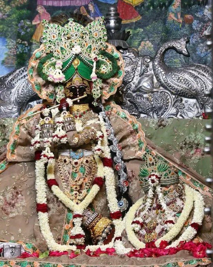 Hare Krishna Hare Krishna 
Krishna Krishna Hare Hare 
Hare Ram Hare Ram
Ram Ram Hare Hare
